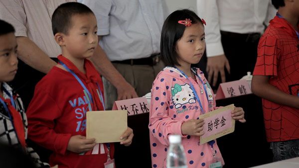 [2015����վ��Ŀ]��̩��һ�ְ��ġ�ϣ����ѧ�ж���һ�ڶ�Ͷ����ƶ��Сѧ��